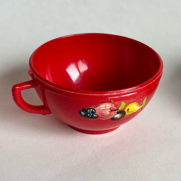 Vintage Childrens Plastic Red Tea Set with Decal By Eegee 9 Pieces Only - Picture 10 of 12